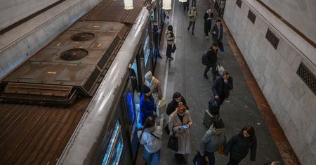 W moskiewskim metrze władze mogą kontrolować telefony pasażerów