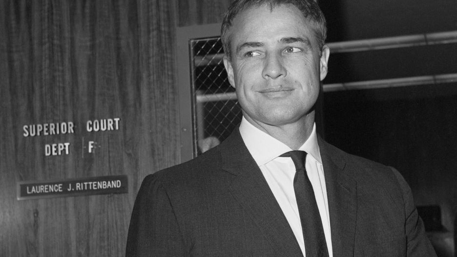 Marlon Brando podczas rozprawy sądowej, gdzie przyznano mu wyłączną opiekę nad synem Christianem