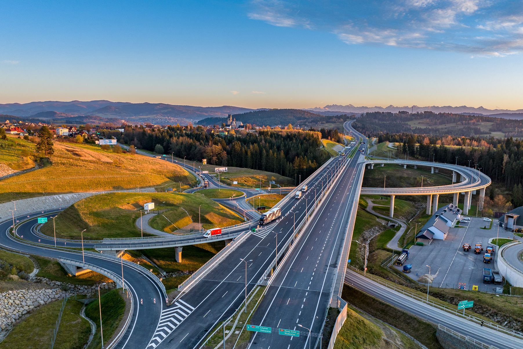 Nowy rekord tunelu na zakopiance, ludzie tłumie jadą w Tatry