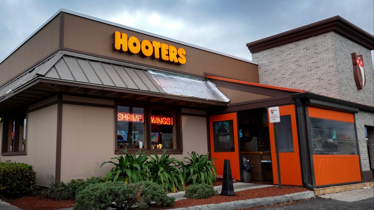 Hooters ma nowy plan. Chce odmienić wizerunek lokali i kelnerek
