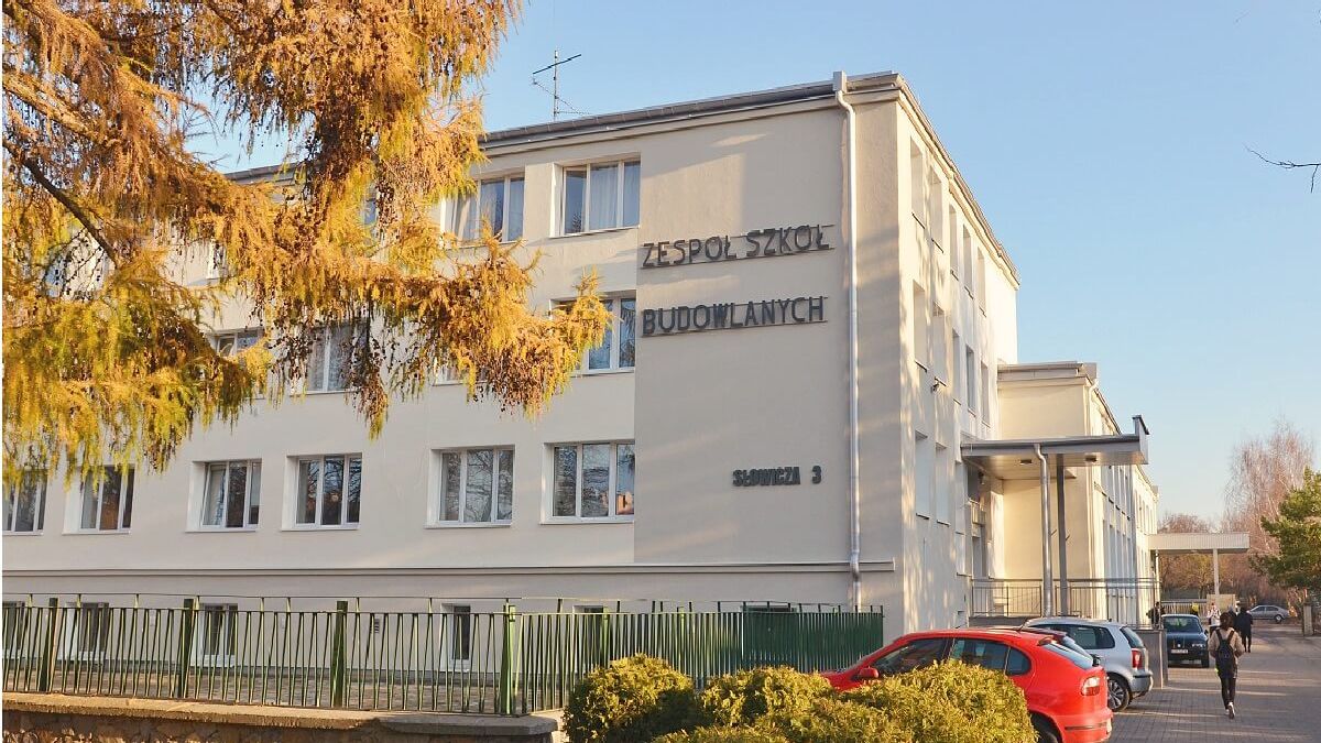 Szkoła budowlana w Lublinie z nową bieżnią i boiskiem