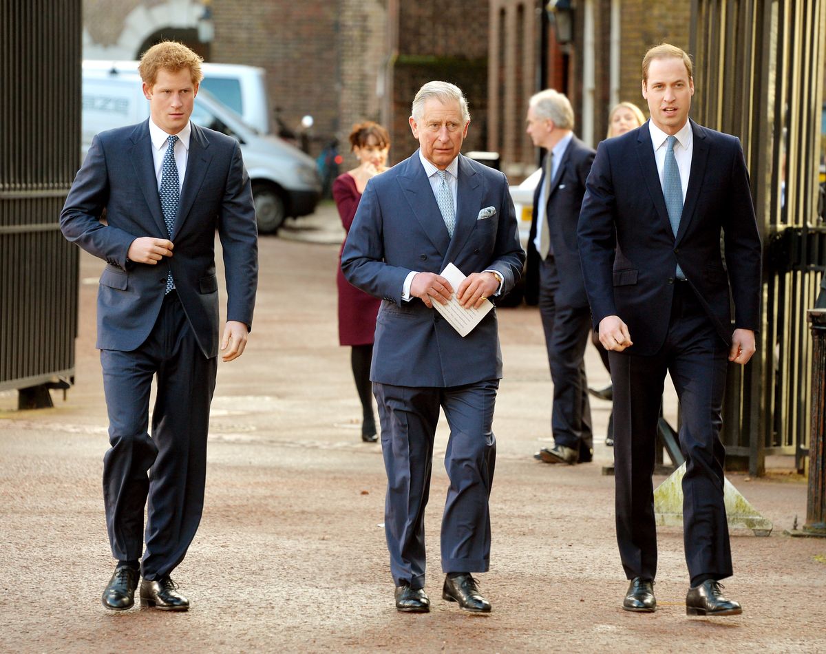 Książę Harry, król Karol III i książę William