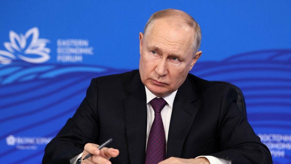 Archiwum zagraniczne East News 2023-09
In this pool photograph distributed by Sputnik agency, Russia's President Vladimir Putin chairs a meeting with representatives of business and the expert community during the Eastern Economic Forum in Vladivostok on September 12, 2023. (Photo by Mikhail METZEL / POOL / AFP)
MIKHAIL METZEL