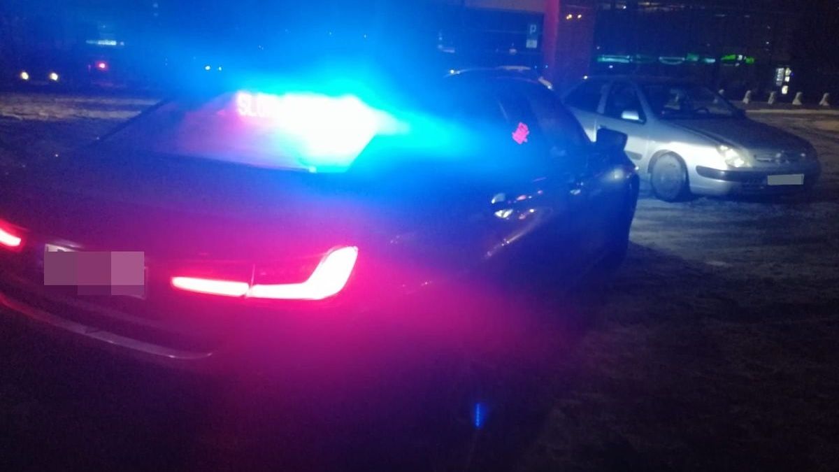 Driftował citroenem na parkingu Agata Meble