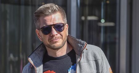 Filip Chajzer rok temu rozpoczął budowę domu na Mazurach. Teraz pochwalił się, jak  wygląda jego gniazdko