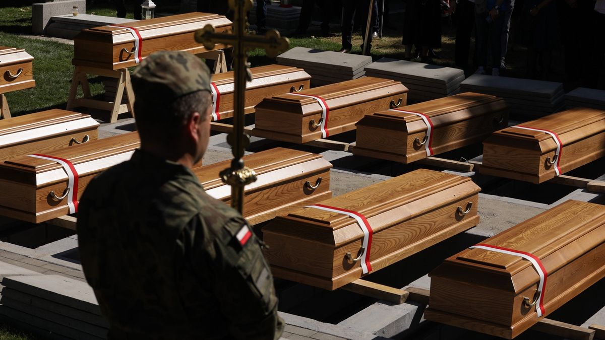 Pogrzeb ofiar II wojny światowej w Chojnicach
