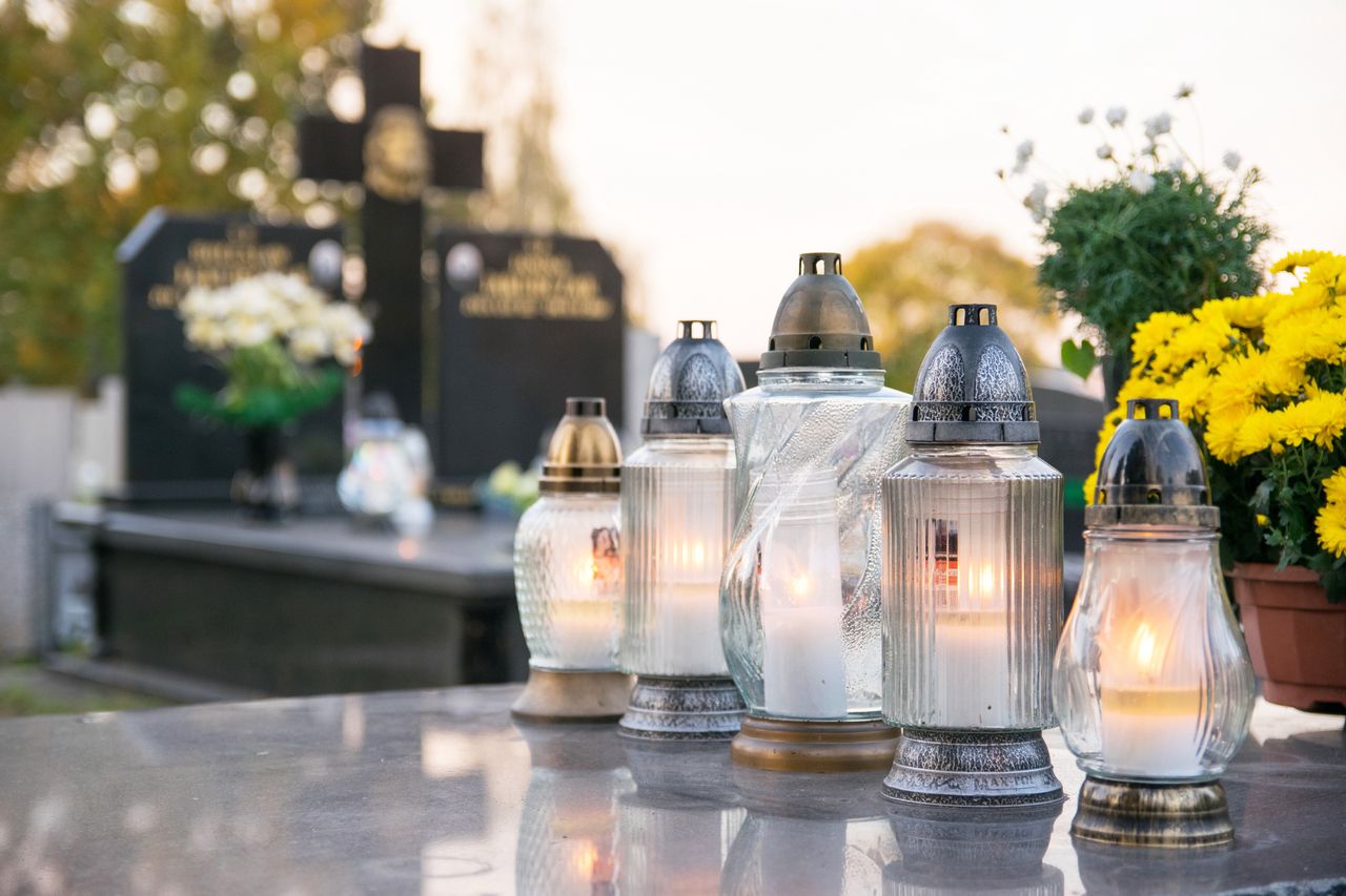 Łęczyca: Trwa kwesta na rzecz ratowania zabytkowych nagrobków