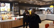 Popularny fast-food z programem lojalnościowym! Jak to działa?