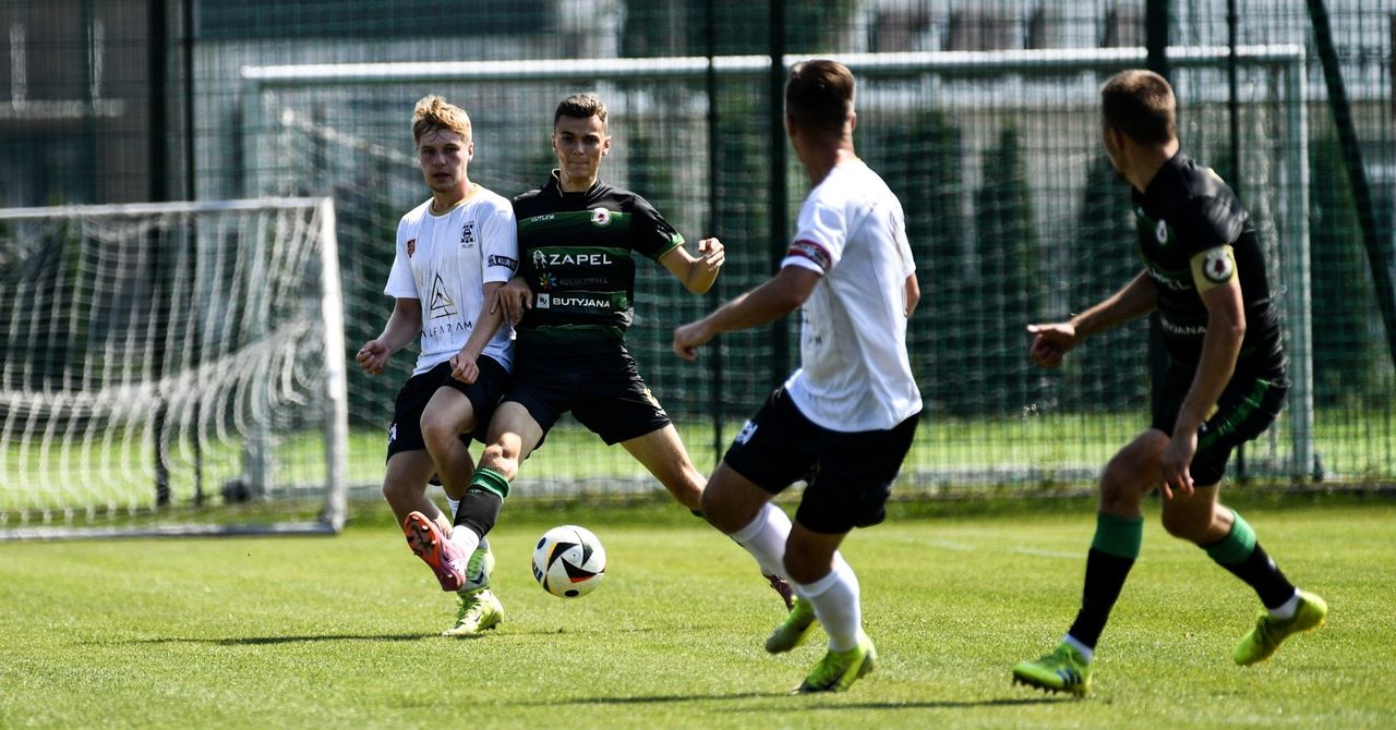 4. liga podkarpacka. Kowal bohaterem "Izolacji"