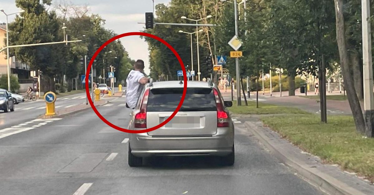Podczas jazdy wysiadł zza kierownicy i stanął na drzwiach. To wszystko za napój energetyczny