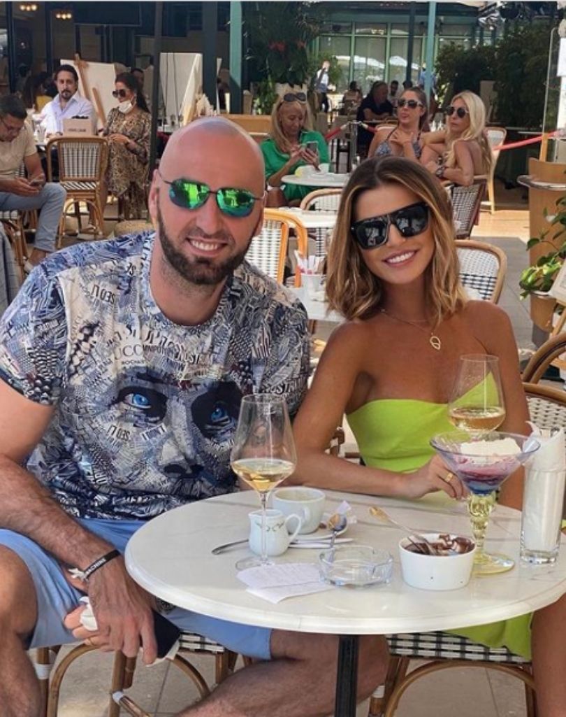 Marcin Gortat pozuje z żoną w Los Angeles