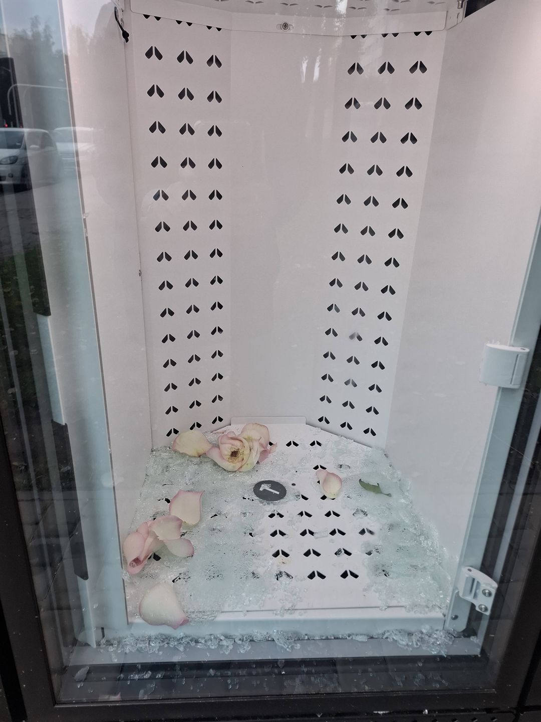 Zniszczony kwiatomat 