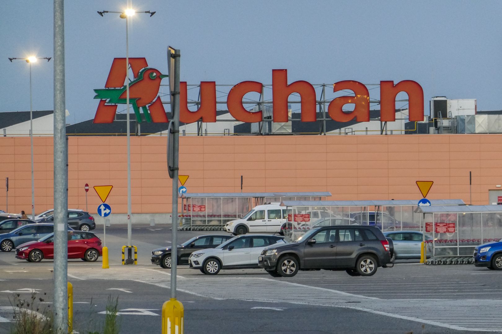 Pilne wieści dla klientów. Auchan rozesłał SMS-y