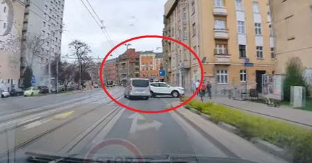 "Telefonik był robiony". Nagranie z Wrocławia