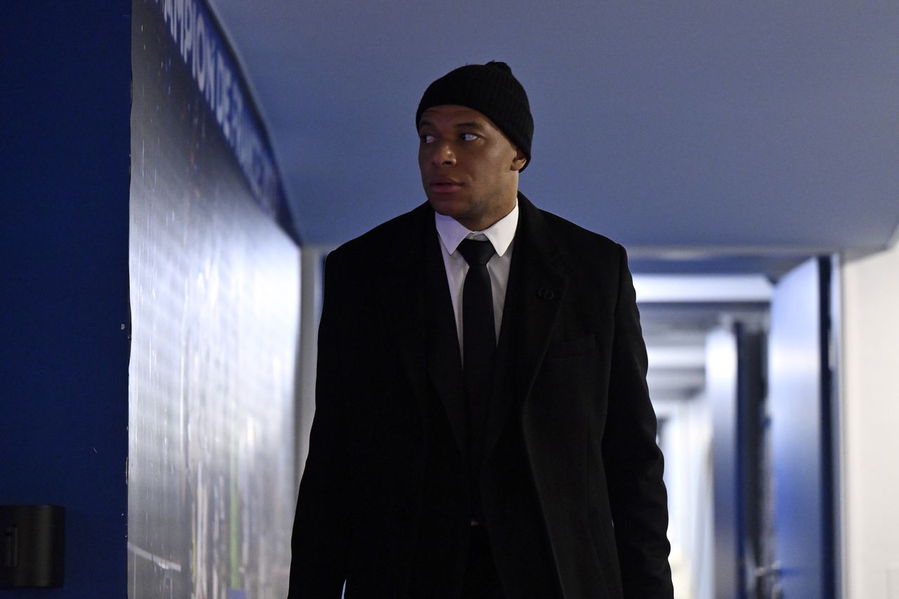 PARIS, FRANCE - FEBRUARY 10: Kylian Mbappe of Paris Saint-Germain arrives to the stadium for the Ligue 1 Uber Eats match between Paris Saint-Germain and Lille OSC at Parc des Princes on February 10, 2024 in Paris, France. (Photo by Aurelien Meunier - PSG/PSG via Getty Images)