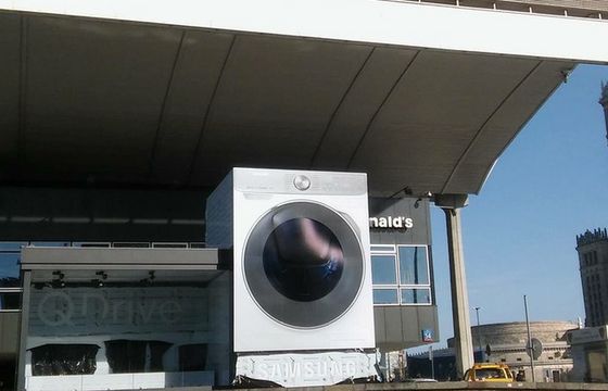 Megapralka w centrum Warszawy promuje Samsung Quick Drive