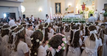 Przyjęcia komunijne pod znakiem zapytania. Rodzice nie wiedzą, co robić