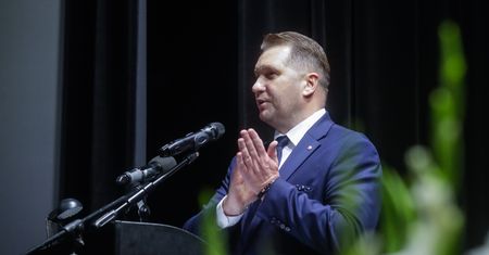 Skandowali "Czarnek out". Minister edukacji zareagował