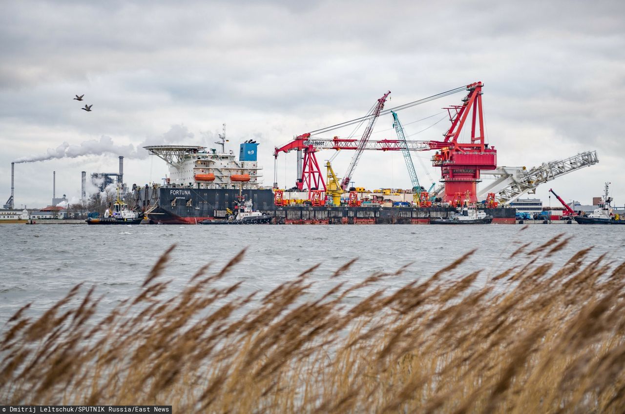 Rosyjski statek do układania podmorskich rur "Fortuna" w niemieckim porcie w Wismarze, styczeń 2021 r. Jednostka pracuje przy budowie rurociągu Nord Stream 2