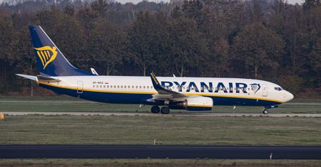 Grozili wysadzeniem samolotu linii Ryanair. Zbyt wiele faktów się nie zgadza
