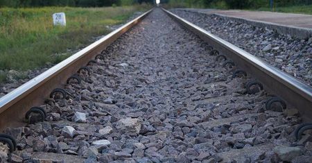 Lublin: Rozpoznajesz tego mężczyznę? Nie pamięta kim jest. Znaleziono go na torach – AKTUALIZACJA