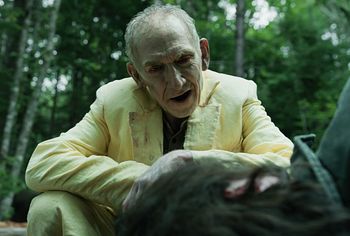 Odrażający od pierwszej sceny. Ten serial uzależnia. Już jest nr 1. na HBO