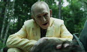 Odrażający od pierwszej sceny. Ten serial uzależnia. Już jest nr 1. na HBO