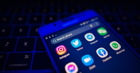Kampania phishingowa na Facebooku. Oszuści wykradają konta do ataków "na BLIK-a"