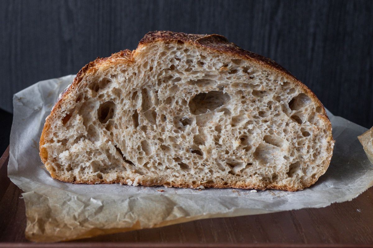 Czy może grozić zjedzenie zanieczyszczonego chleba?