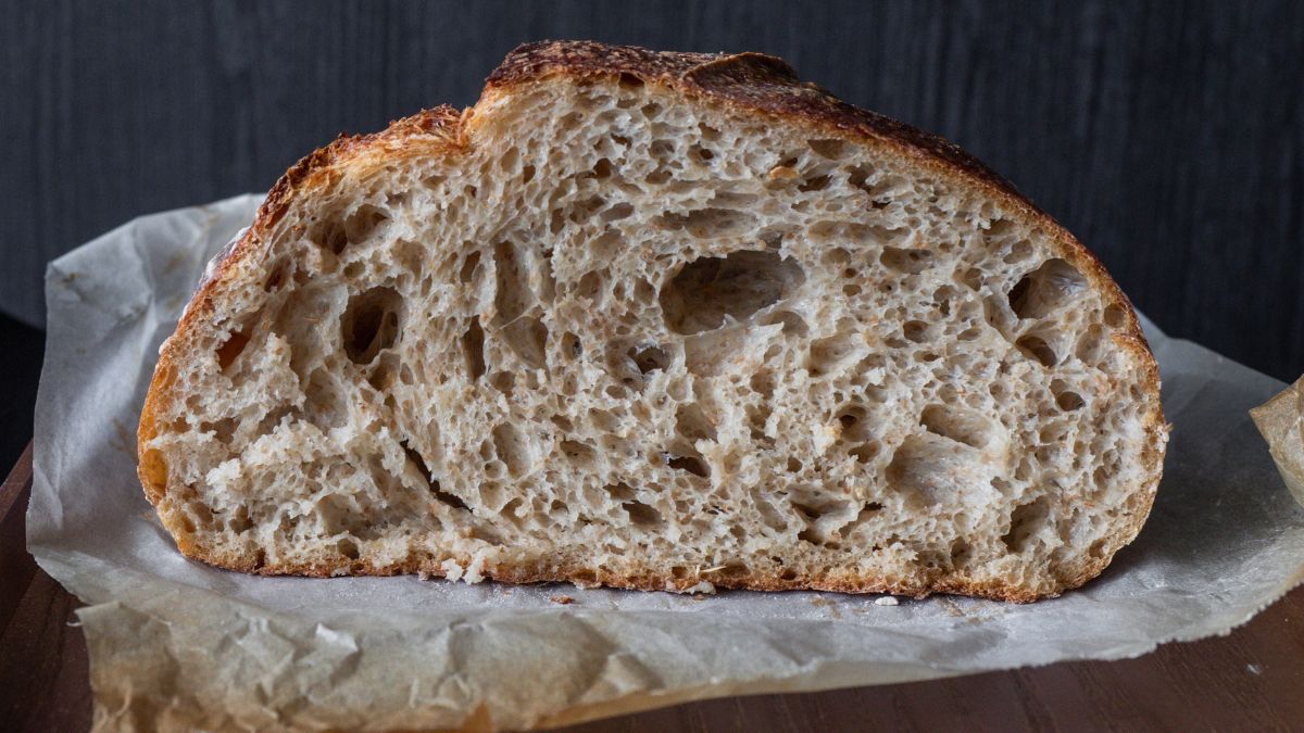 Czy może grozić zjedzenie zanieczyszczonego chleba?