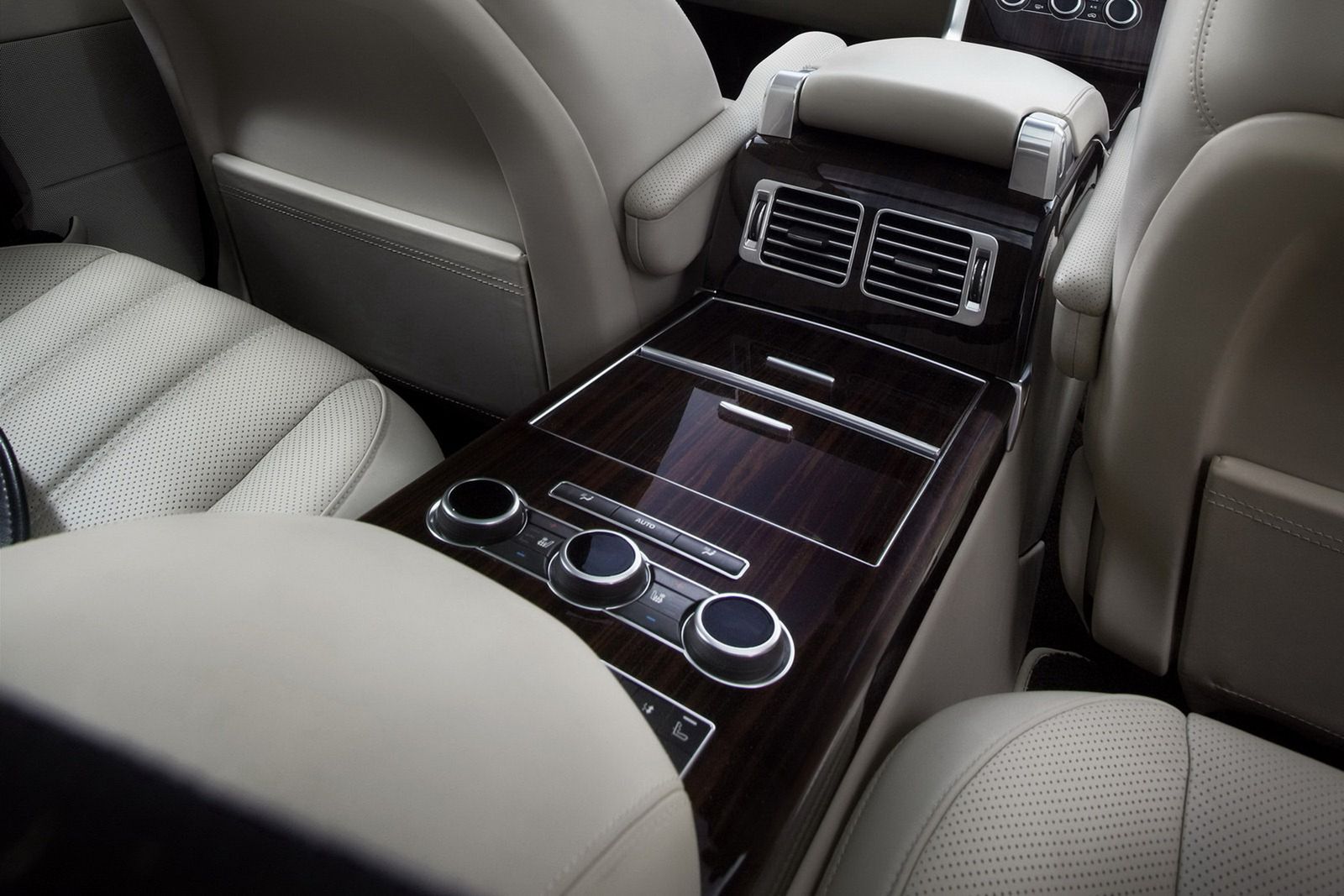 Nowy Ranger Rover (2013) w obszernej galerii 85