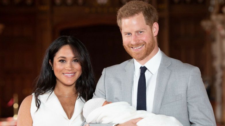 Meghan Markle z dużym ciążowym brzuszkiem pozuje do zdjęcia z Harrym i Archiem (FOTO)