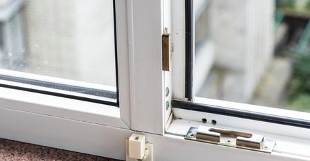 Nie rób tego zimą. Możesz zniszczyć uszczelki i szybę