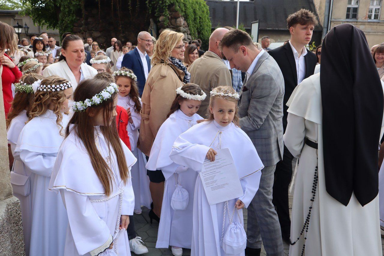 Uroczystość Pierwszej Komunii Świętej w kościele pw. św. Stanisława Biskupa w Rydzynie