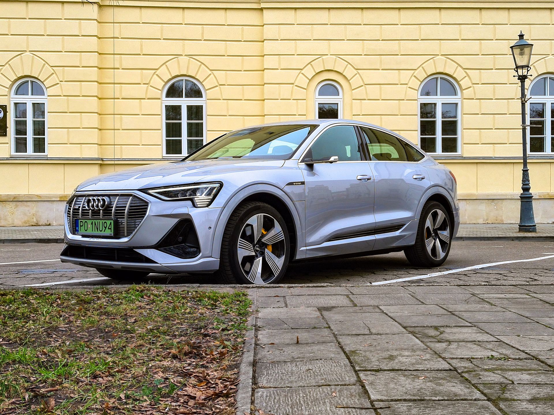 Audi e-tron Sportback: Wirtualne lusterka, Audi Charging Service, system i kamery 360 stopni z 3D 2