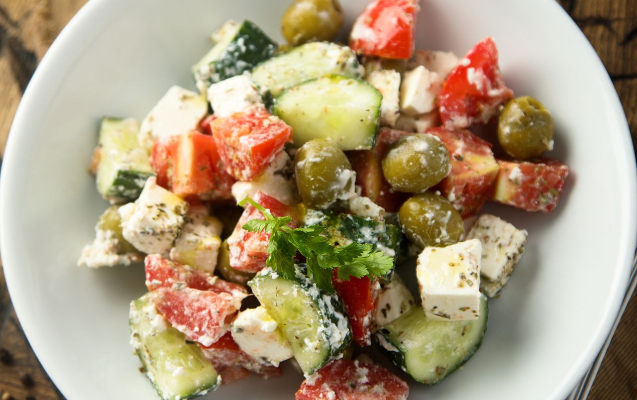 Na widok tej sałatki niejeden Grek spadłby z krzesła. Chodzi o 1 dodatek