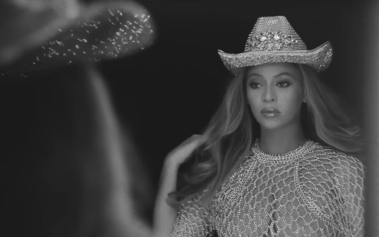 Beyoncé w teledysku do utworu "Texas Hold'em"