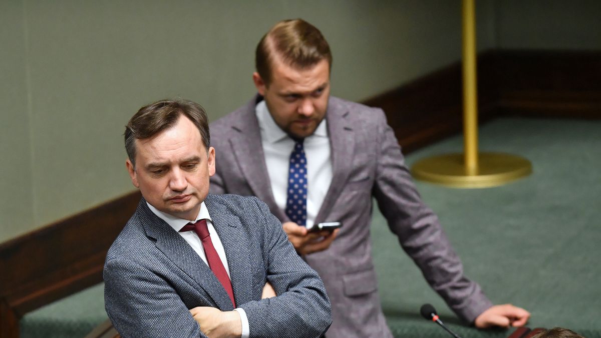 Zbigniew Ziobro, Jacek Ozdoba
Radek Pietruszka
obrady, sala obrad, sejm, 56 56. posiedzenie posiedzenia, 9 9. kadencja kadencji, polityk polityka, sala obrad posiedze�