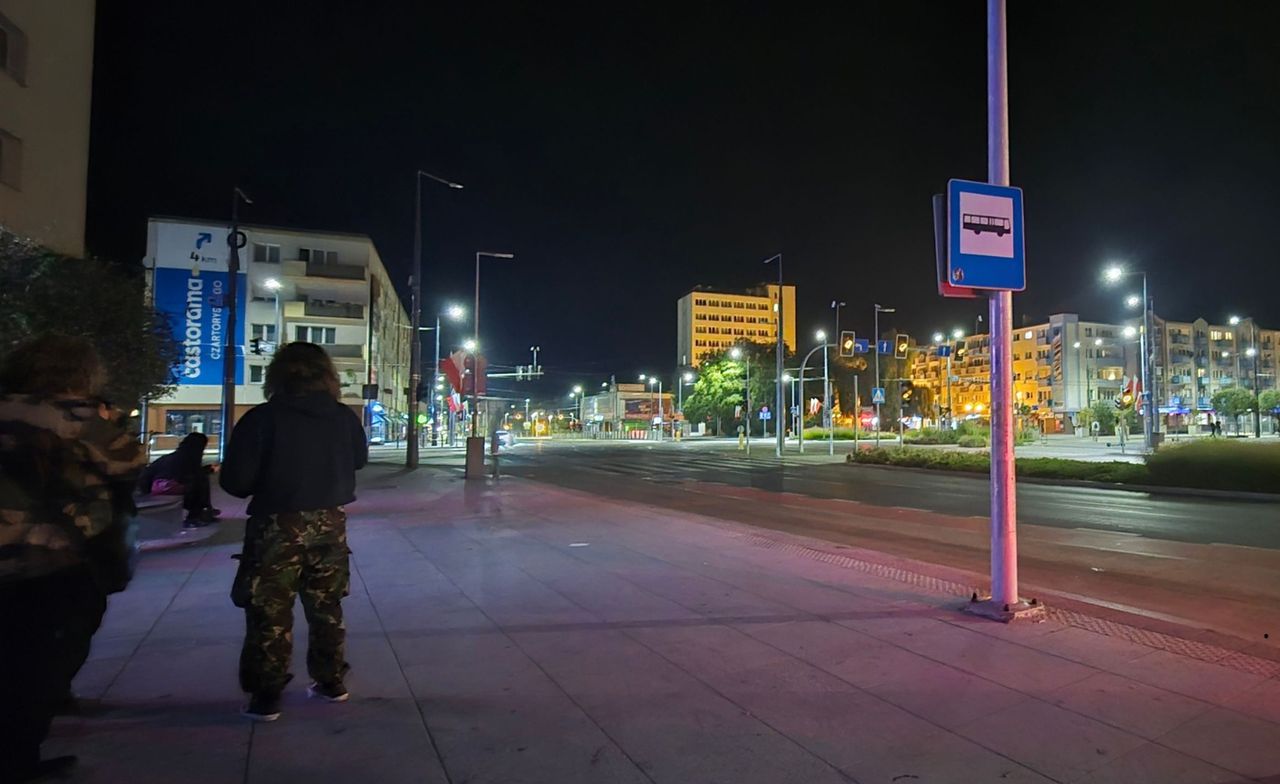 Gorzów Wielkopolski: Przystanek przy katedrze tonie w ciemnościach