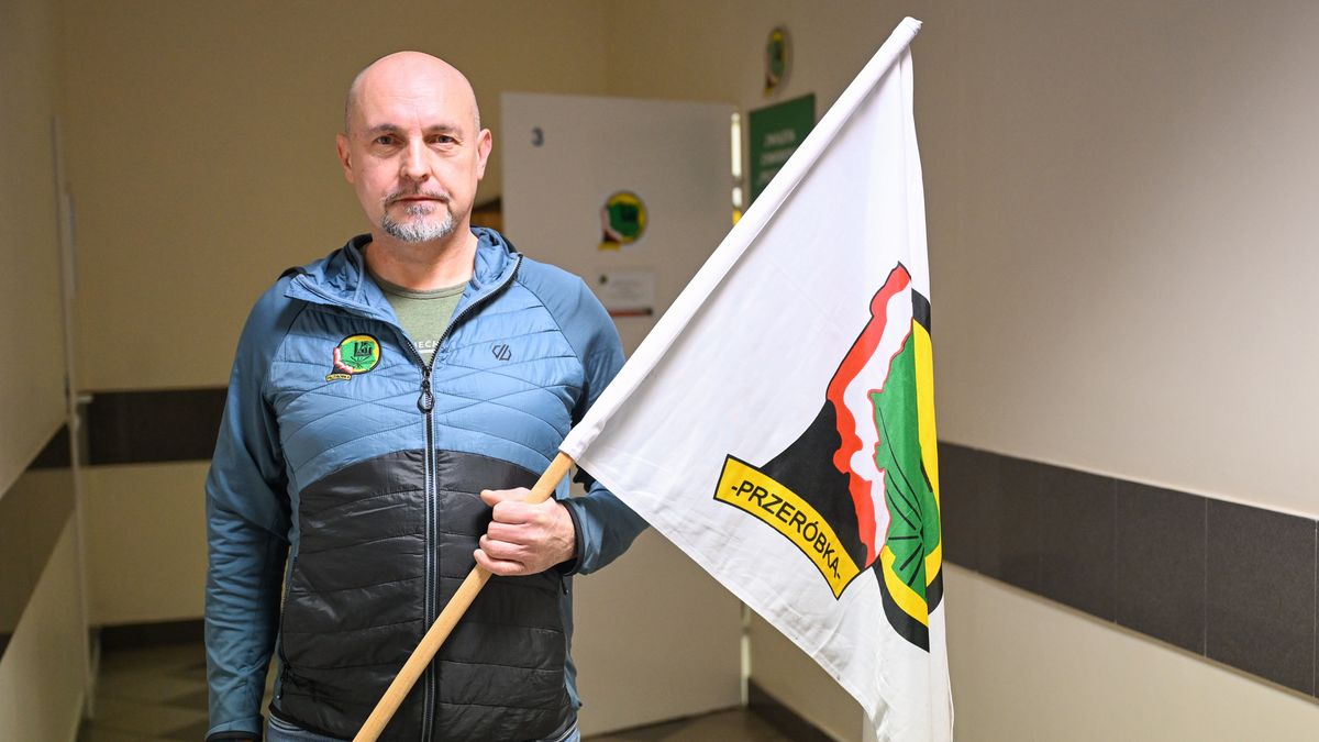 Bogdanka, 16.01.2024. Przewodniczący zakładowego zarządu Związku Zawodowego Pracowników Zakładów Przeróbki Mechanicznej Węgla w Polsce ?Przeróbka? w kopalni Bogdanka Jarosław Niemiec rozpoczął głódówkę na terenie kopalni, 16 bm. Związkowiec protestuje przeciwko planom likwidacji kopalni. (sko) PAP/Wojtek Jargiło