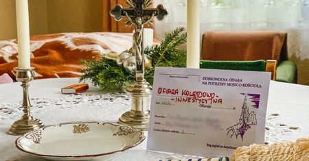 Kolęda 2022. Ile pieniędzy włożyć do koperty? Inflacja uderzy w duchownych