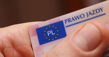 Prawo jazdy powinno być droższe? Samorządy apelują