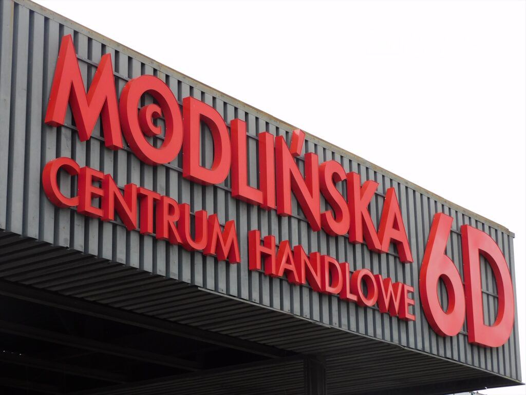 Fot. Miejski Reporter. Hala targowa Modlińska 6D zamknięta
