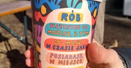 Pijąc małą czarną z tego kubka pomagasz – toruńscy artyści wspierają Serce Torunia!