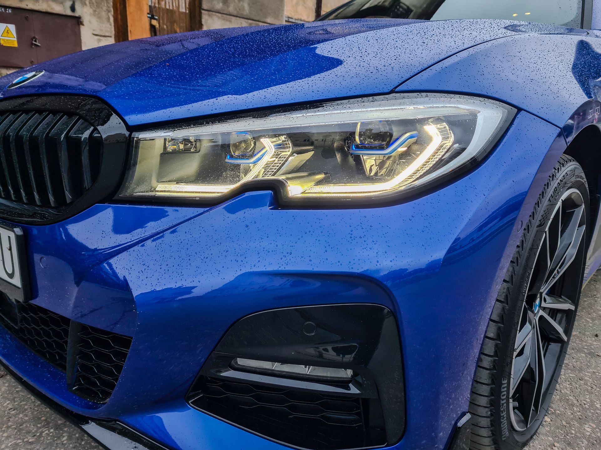 BMW 330e xDrive Touring: Hybryda plug-in oraz liczne systemy wsparcia 6