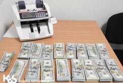 Lotnisko Chopina. Przyleciał z Emiratów i nie zgłosił gotówki. W bagażu miał ponad pół mln zł