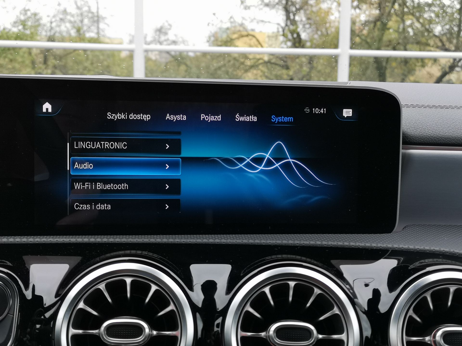 Mercedes CLA: System MBUX, wirtualny kokpit i audio Burmester 38