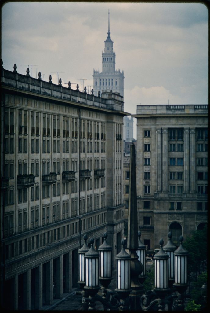 Nostalgiczna Warszawa lat 50. na nieznanych, kolorowych zdjęciach profesora z USA 11