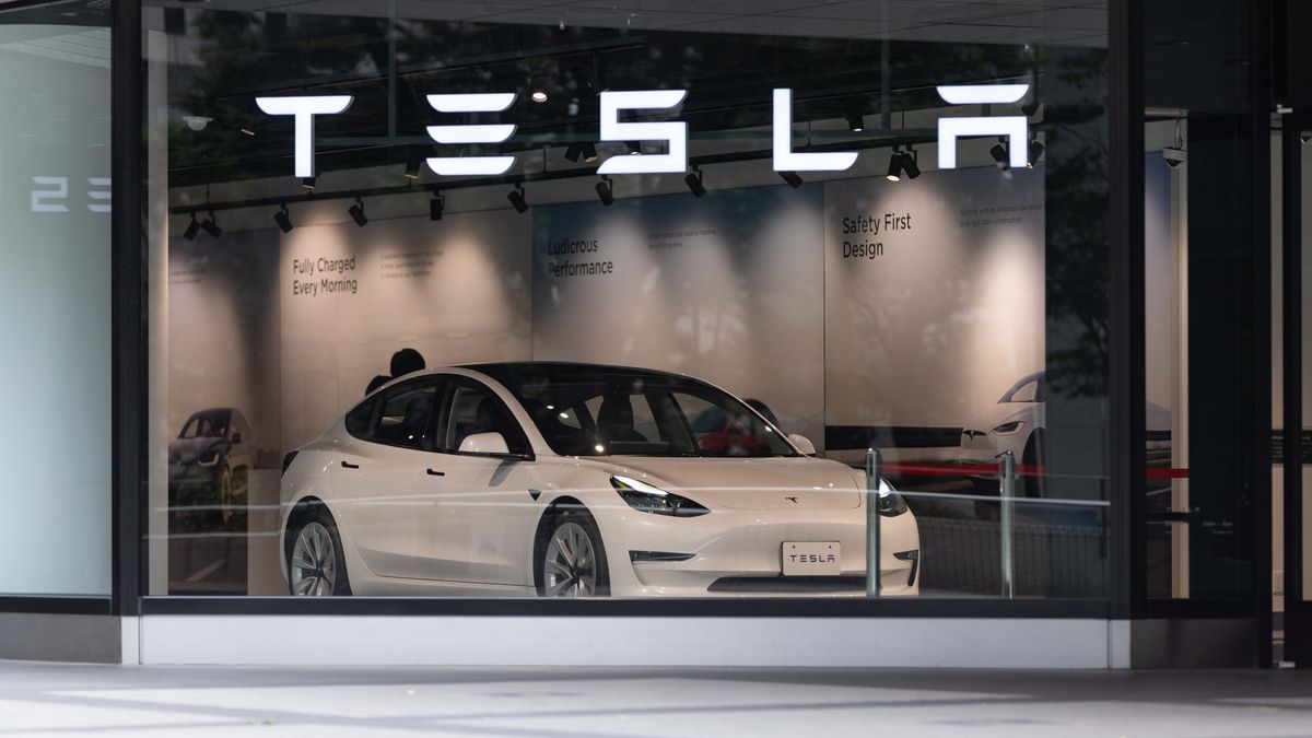 TOKYO, JAPAN - 2022/06/24: Front window of the Tesla Store in Shinjuku. Tesla has sold more than 5.200 cars in Japan last year increasing sales by more than half compared to 2021. (Photo by Stanislav Kogiku/SOPA Images/LightRocket via Getty Images)