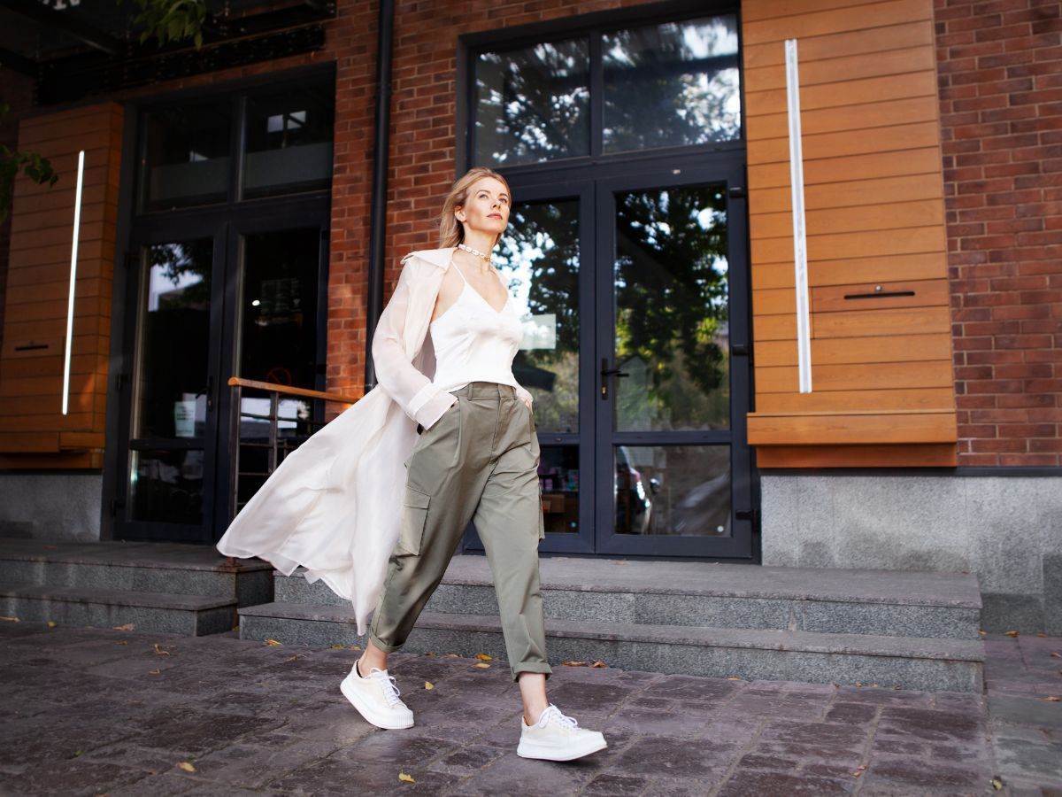 Joggery damskie z kieszeniami